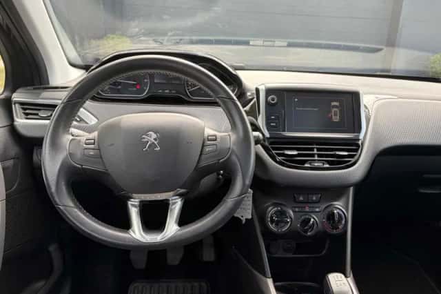 Peugeot 2008 (2018) thumbnail 3