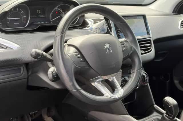 Peugeot 2008 (2018) thumbnail 6