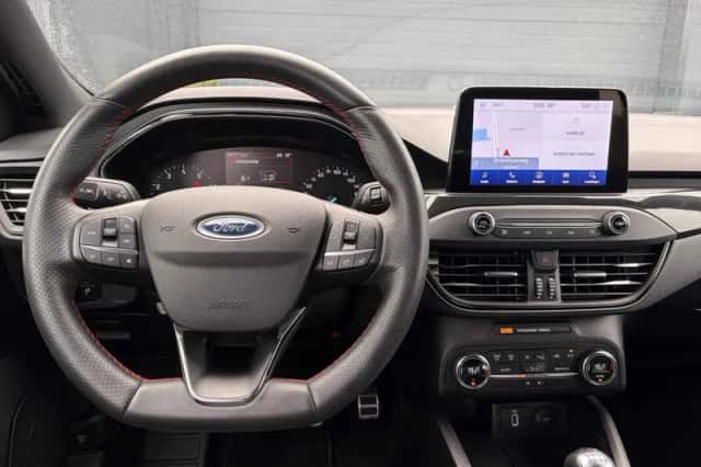 Ford Focus (2020) thumbnail 3