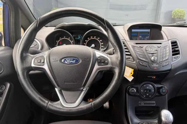 Ford Fiesta (2016) thumbnail 3