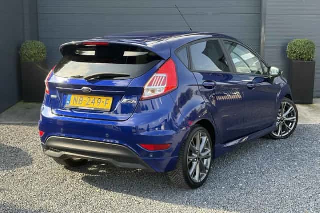 Ford Fiesta (2016) thumbnail 5