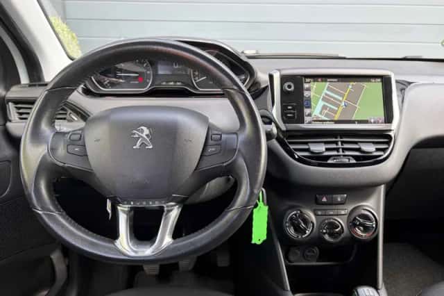 Peugeot 208 (2016) thumbnail 3