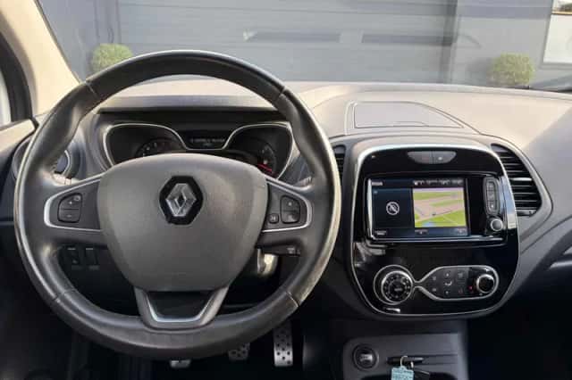 Renault Captur (2017) thumbnail 3