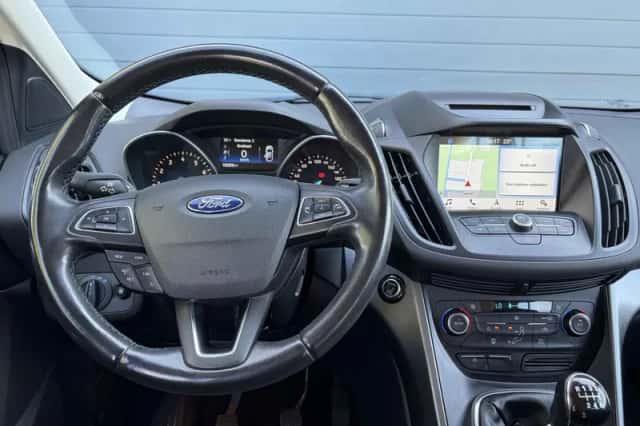 Ford Kuga (2018) thumbnail 3
