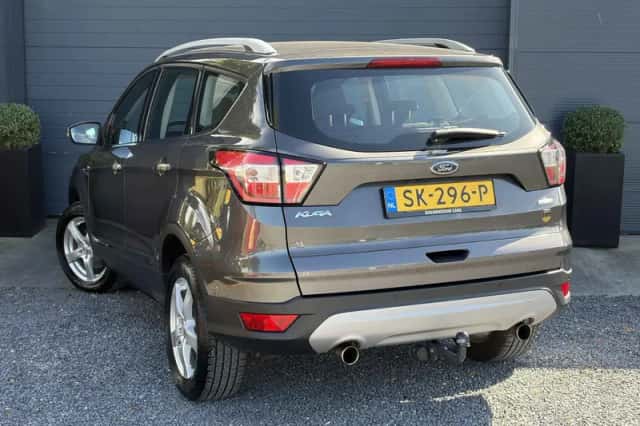 Ford Kuga (2018) thumbnail 4