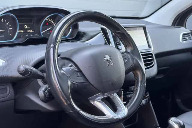 Peugeot 2008 (2017) thumbnail 6