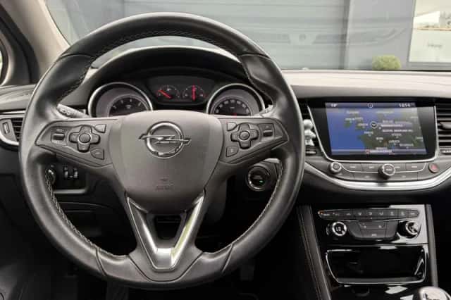 Opel Astra (2016) thumbnail 3