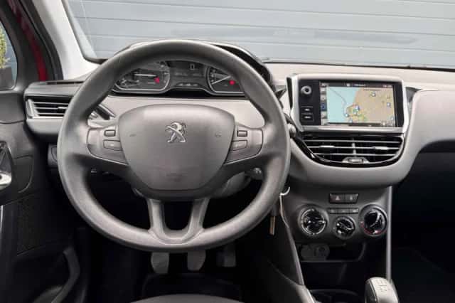 Peugeot 208 (2016) thumbnail 3