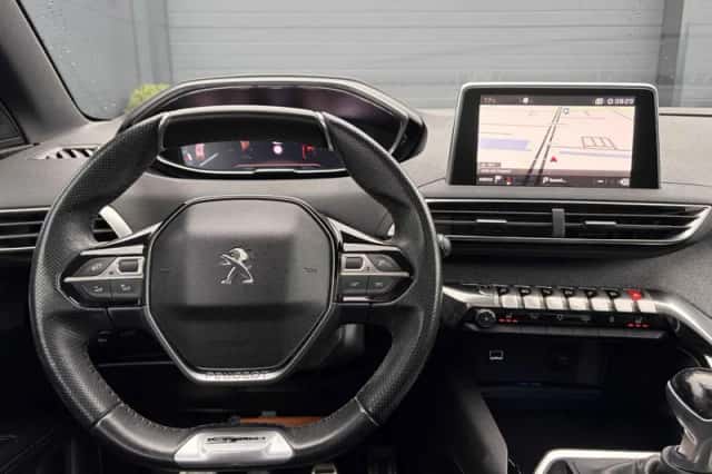 Peugeot 3008 (2017) thumbnail 3