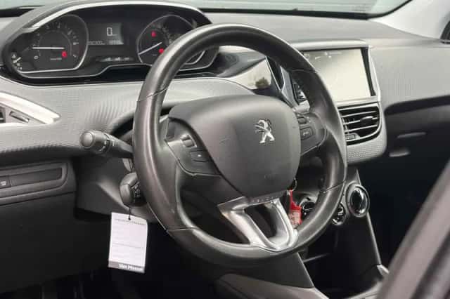 Peugeot 2008 (2016) thumbnail 6