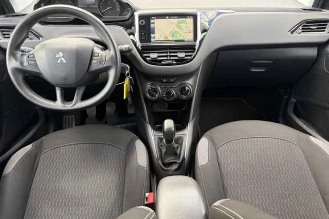 Peugeot 208 (2016) thumbnail 6