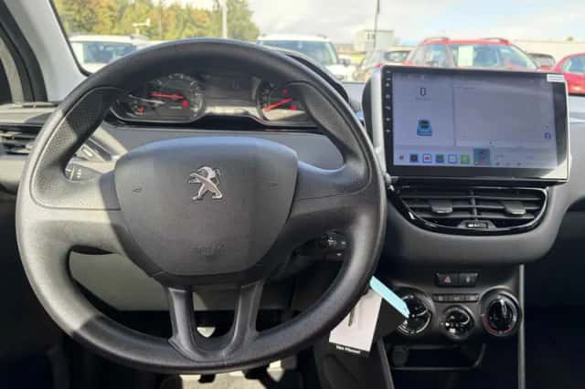Peugeot 208 (2014) thumbnail 3
