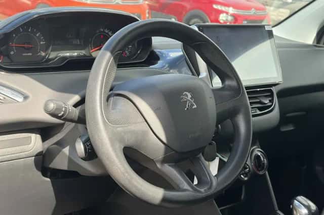 Peugeot 208 (2014) thumbnail 6