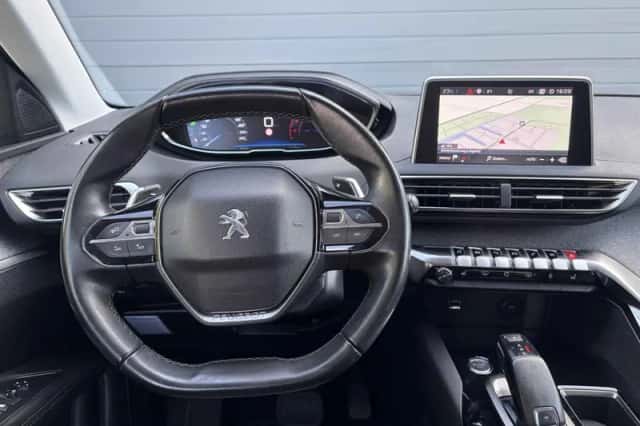 Peugeot 3008 (2018) thumbnail 3
