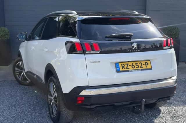 Peugeot 3008 (2018) thumbnail 4