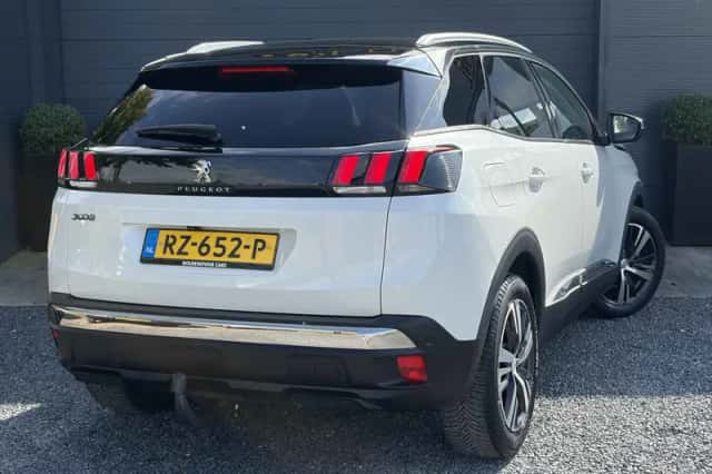 Peugeot 3008 (2018) thumbnail 5