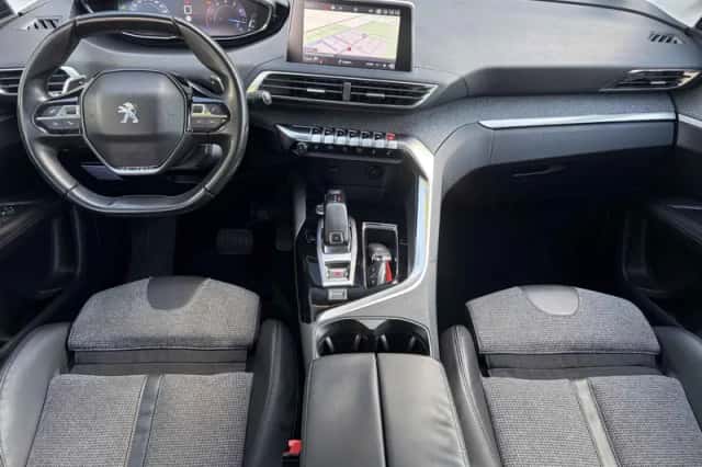 Peugeot 3008 (2018) thumbnail 6