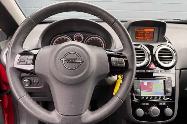 Opel Corsa (2014) thumbnail 3