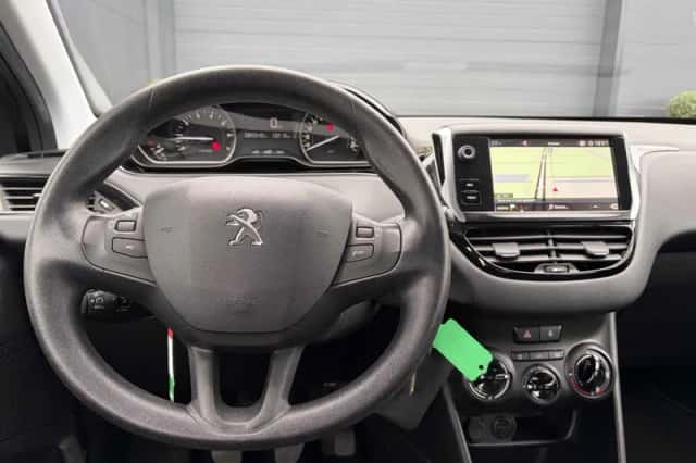 Peugeot 208 (2017) thumbnail 3