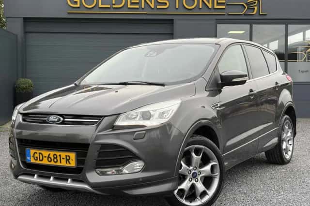 Ford Kuga (2015) thumbnail 1