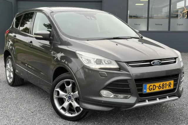 Ford Kuga (2015) thumbnail 2