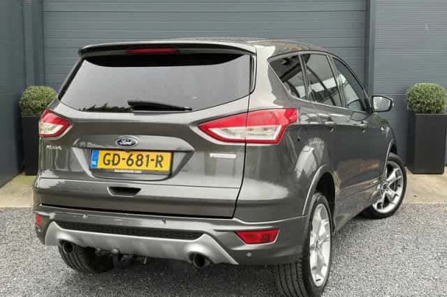 Ford Kuga (2015) thumbnail 4