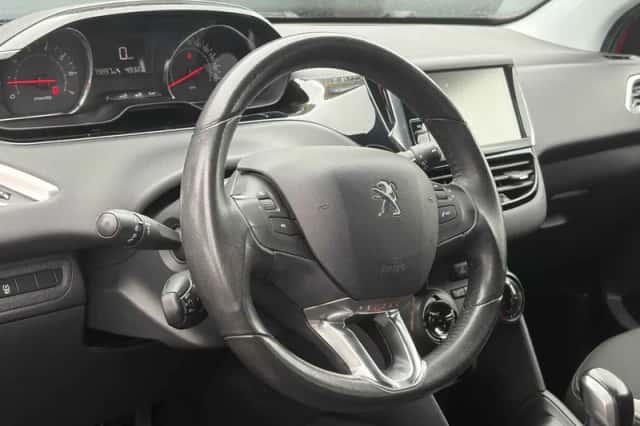Peugeot 208 (2015) thumbnail 6