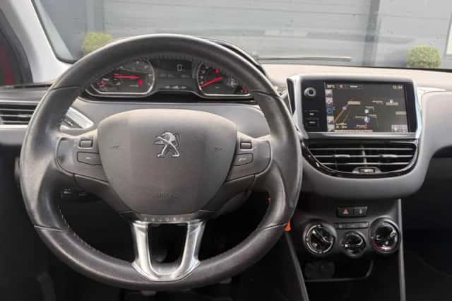 Peugeot 208 (2015) thumbnail 3