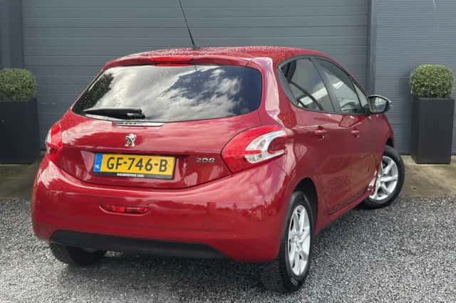 Peugeot 208 (2015) thumbnail 5