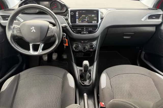 Peugeot 208 (2015) thumbnail 6