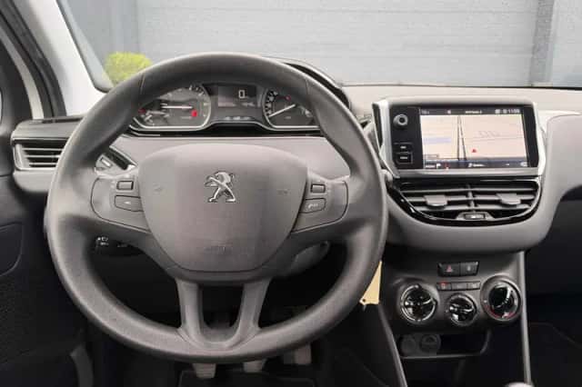 Peugeot 208 (2018) thumbnail 3