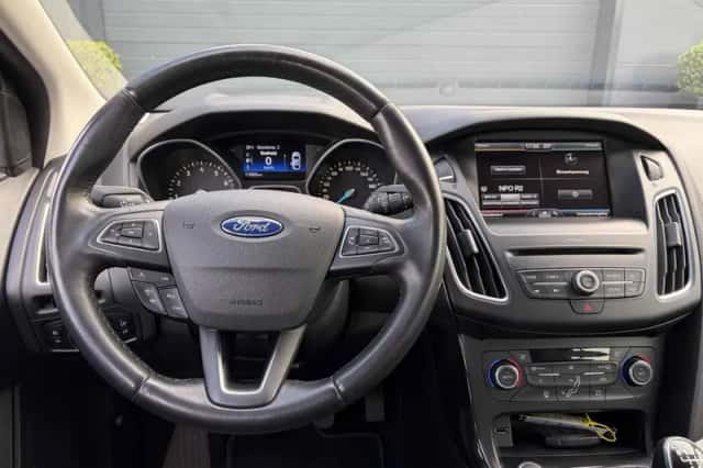 Ford Focus (2016) thumbnail 3