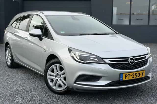Opel Astra (2017) thumbnail 2