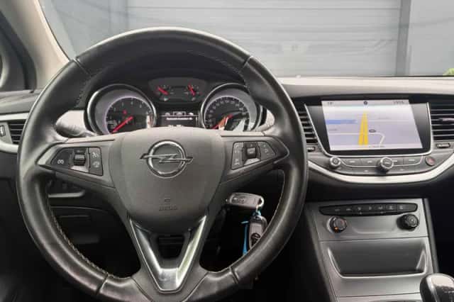 Opel Astra (2017) thumbnail 3