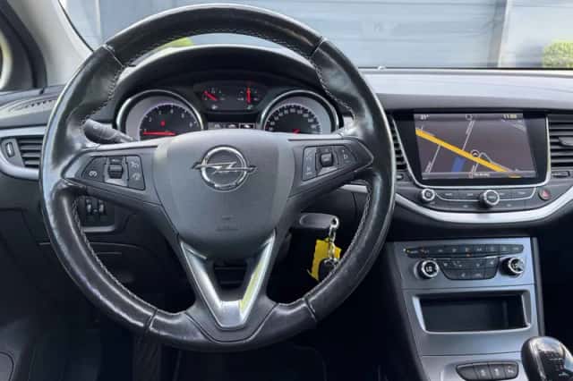 Opel Astra (2018) thumbnail 3