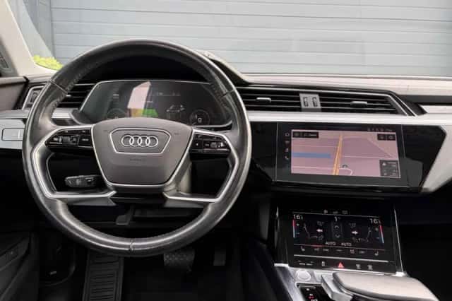 Audi e-tron (2019) thumbnail 2