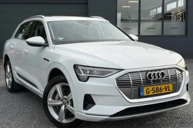 Audi e-tron (2019) thumbnail 4