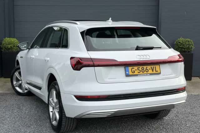 Audi e-tron (2019) thumbnail 5