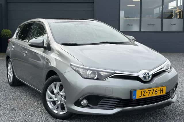 Toyota Auris (2016) thumbnail 2