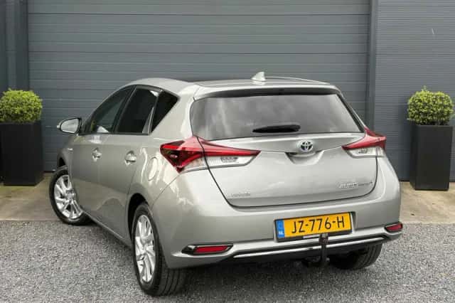 Toyota Auris (2016) thumbnail 5
