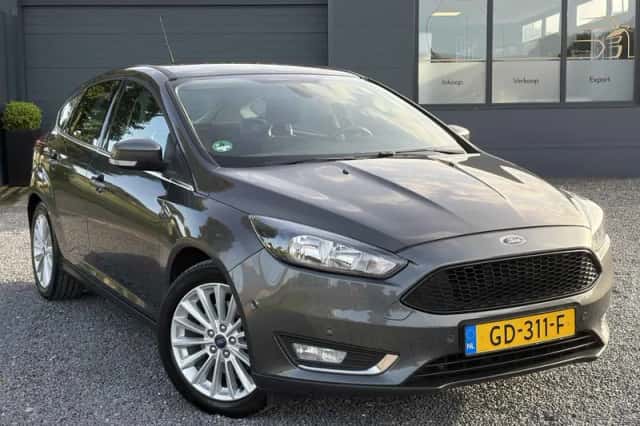 Ford Focus (2015) thumbnail 3