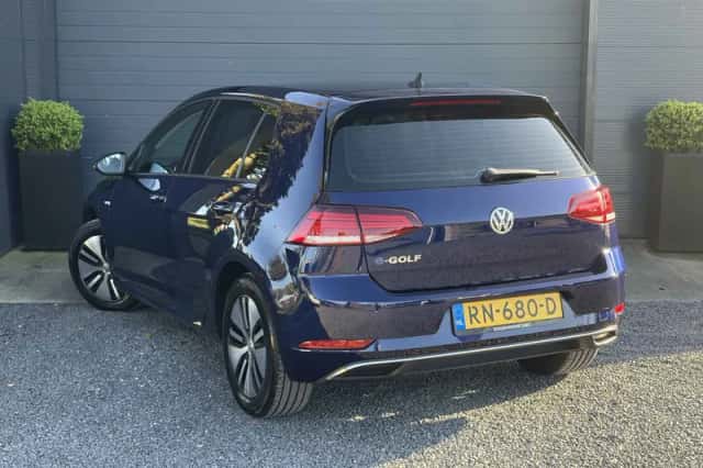 Volkswagen e-Golf (2018) thumbnail 6