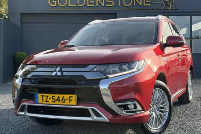 Mitsubishi Outlander (2018) thumbnail 2