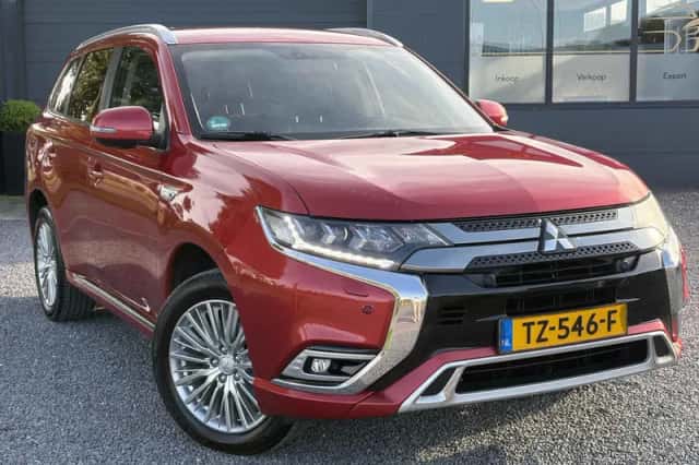 Mitsubishi Outlander (2018) thumbnail 4