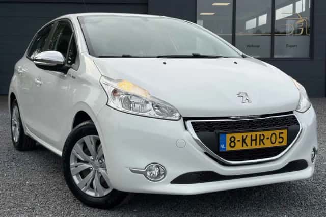Peugeot 208 (2013) thumbnail 3