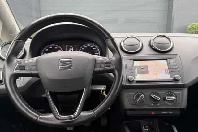 SEAT Ibiza (2015) thumbnail 4