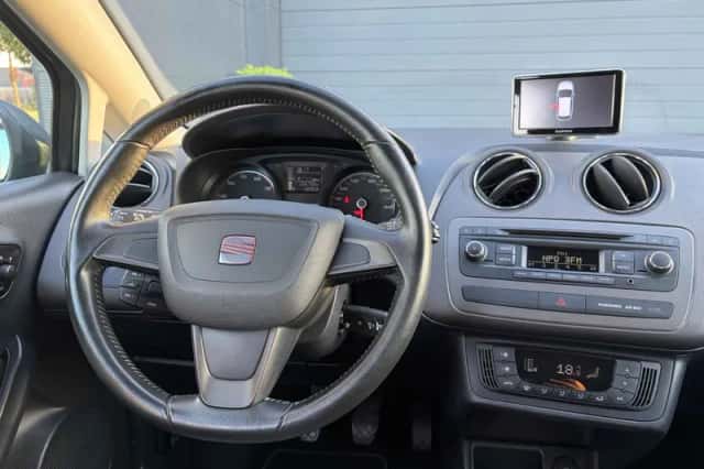 SEAT Ibiza (2013) thumbnail 3