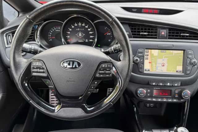 Kia Ceed (2016) thumbnail 3