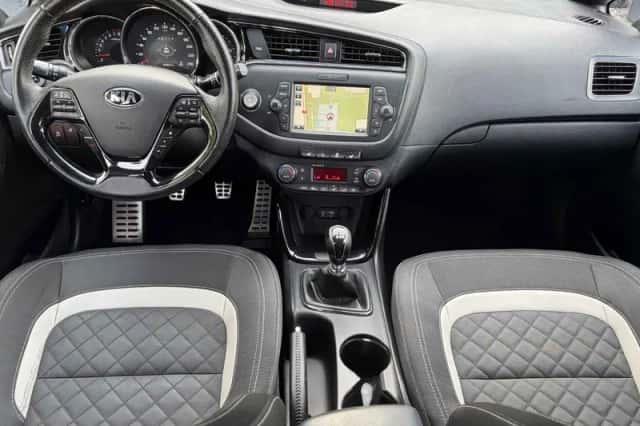 Kia Ceed (2016) thumbnail 6