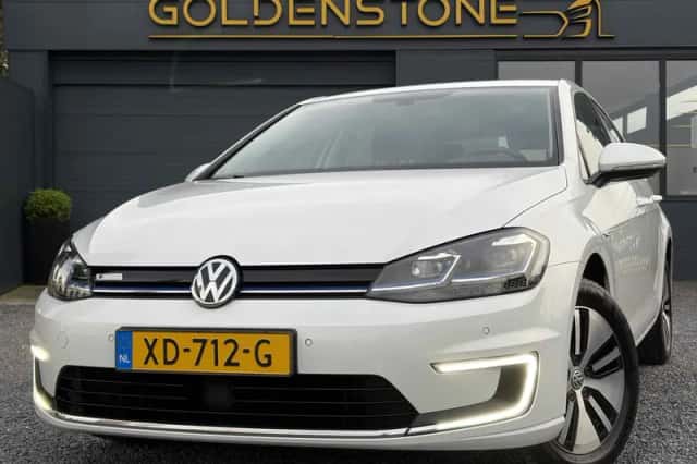 Volkswagen e-Golf (2018) thumbnail 2